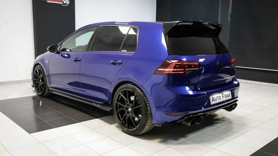 VOLKSWAGEN Golf -