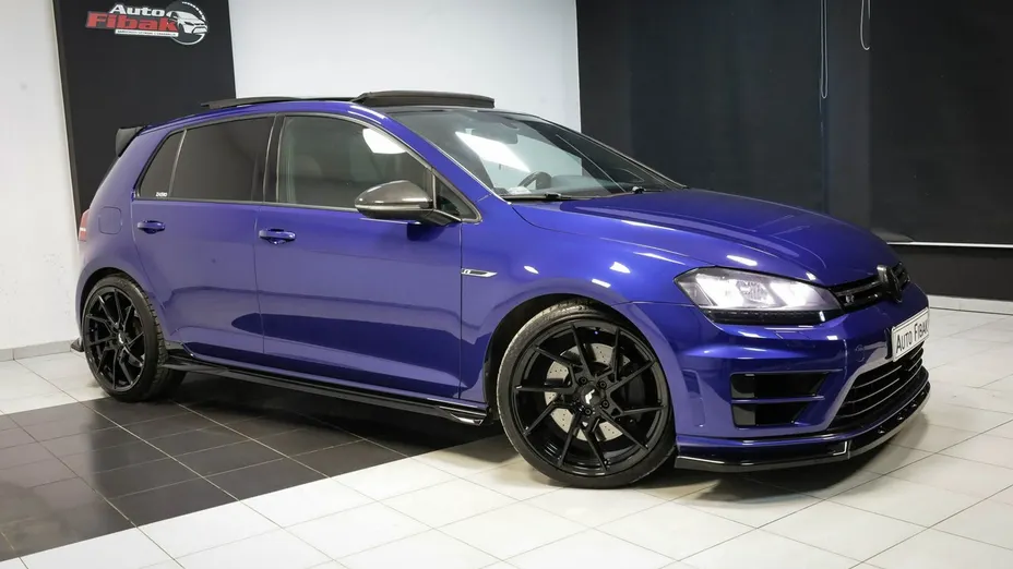 VOLKSWAGEN Golf -