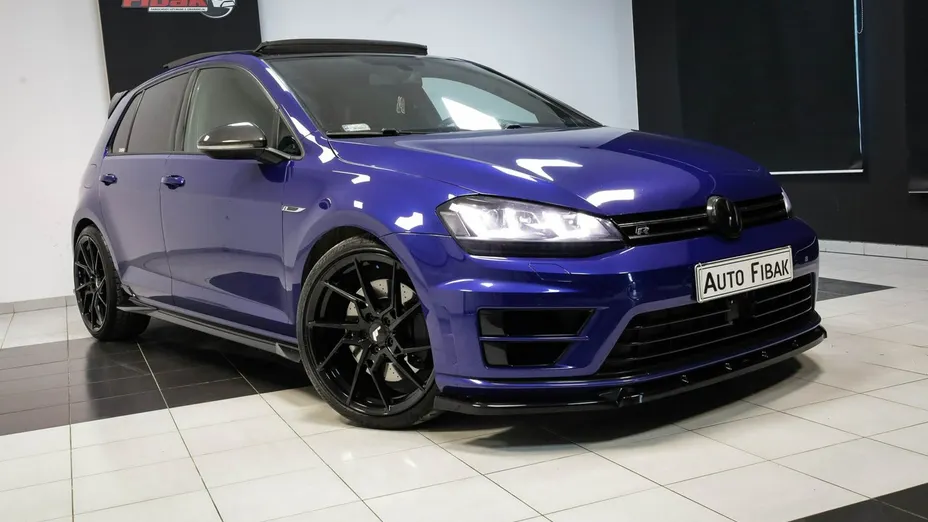 VOLKSWAGEN Golf -