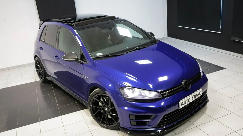 VOLKSWAGEN Golf -