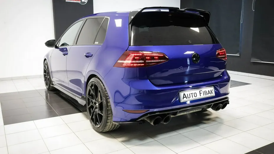 VOLKSWAGEN Golf -