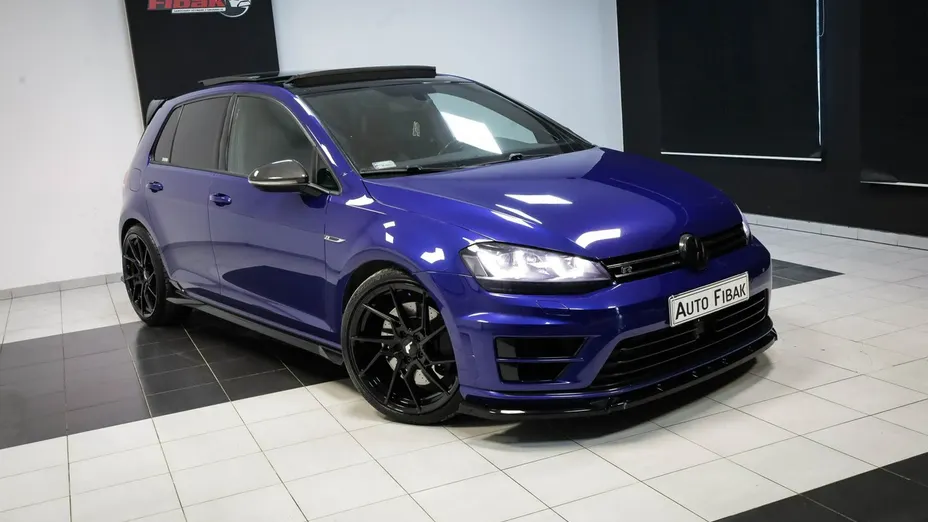 VOLKSWAGEN Golf -
