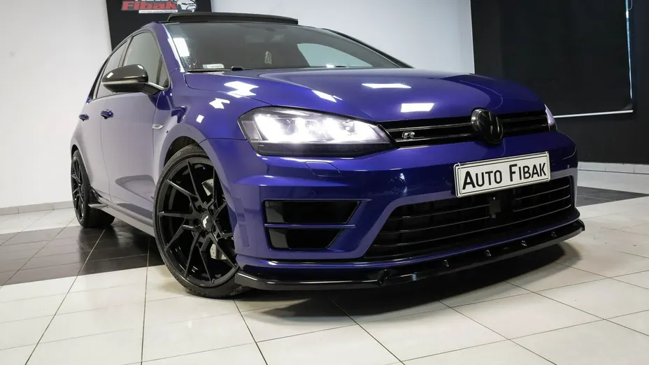 VOLKSWAGEN Golf -