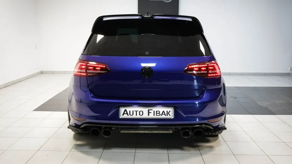 VOLKSWAGEN Golf -