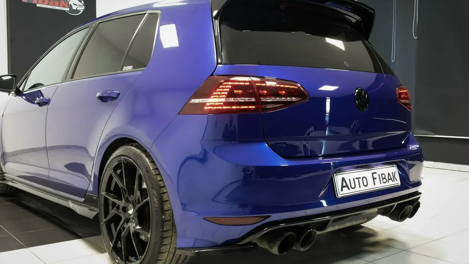 VOLKSWAGEN Golf -