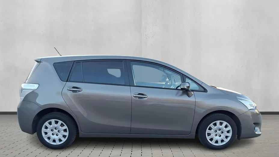 TOYOTA Verso -