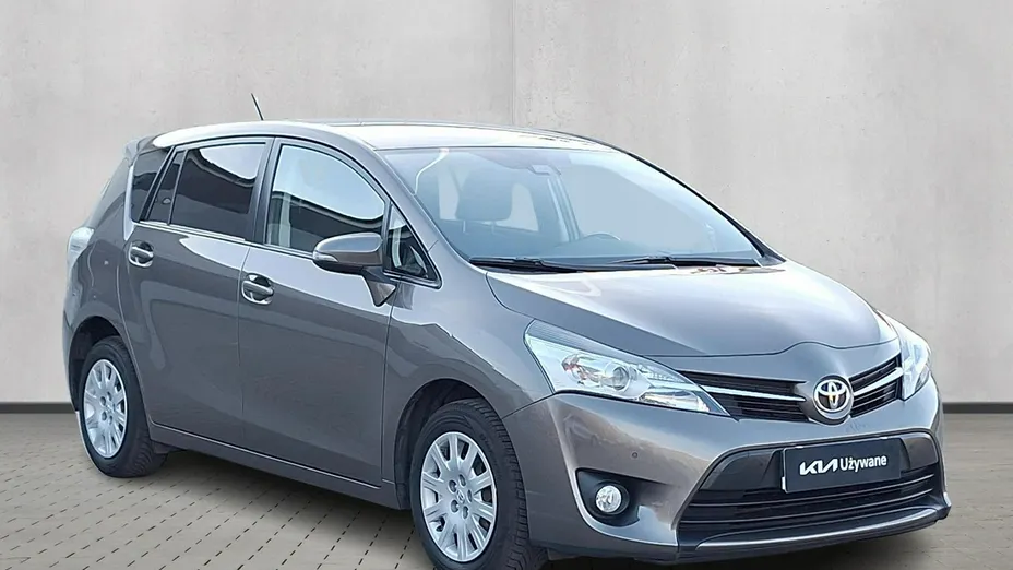 TOYOTA Verso -
