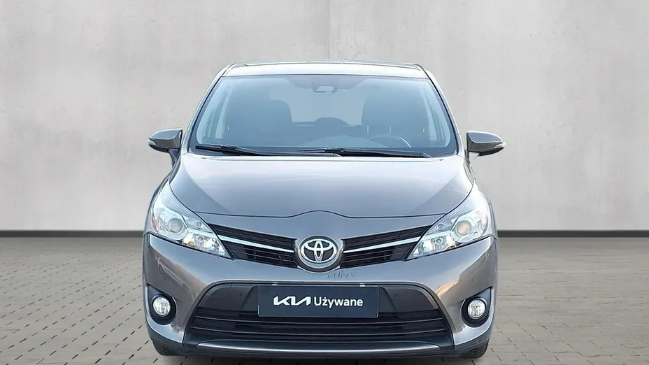 TOYOTA Verso -