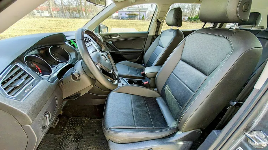 VOLKSWAGEN Tiguan -