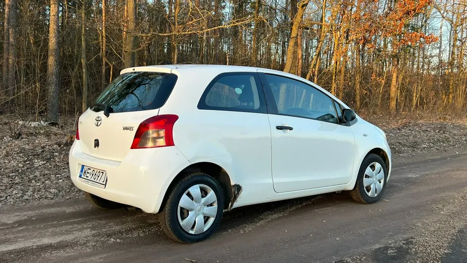 TOYOTA Yaris -