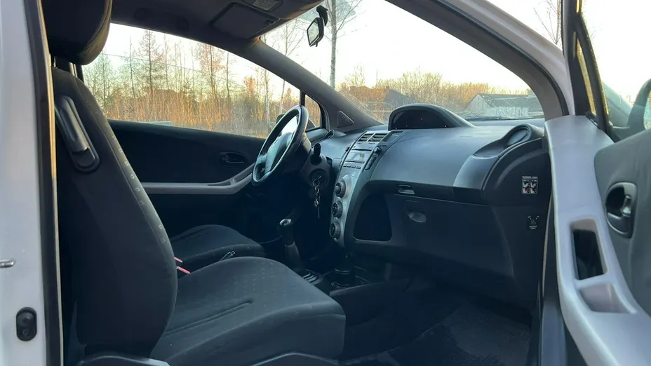 TOYOTA Yaris -