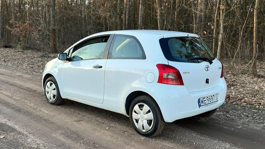 TOYOTA Yaris -