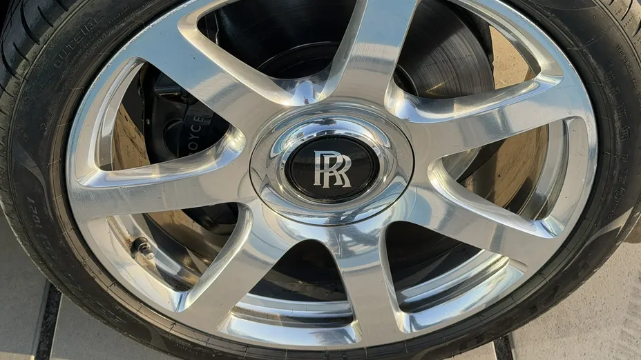 ROLLS-ROYCE Wraith -