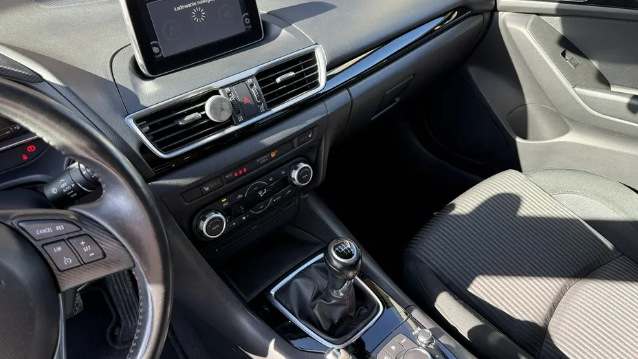 MAZDA 3 -