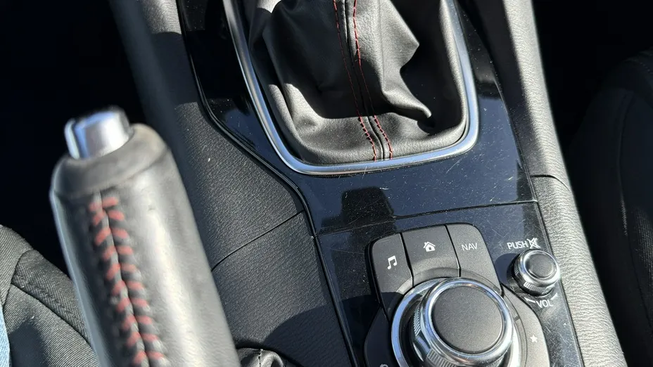 MAZDA 3 -