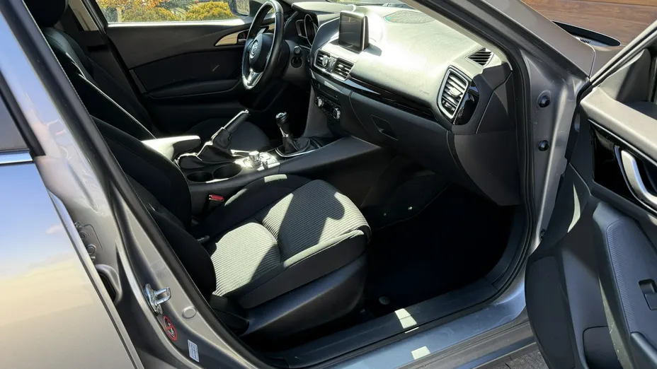 MAZDA 3 -