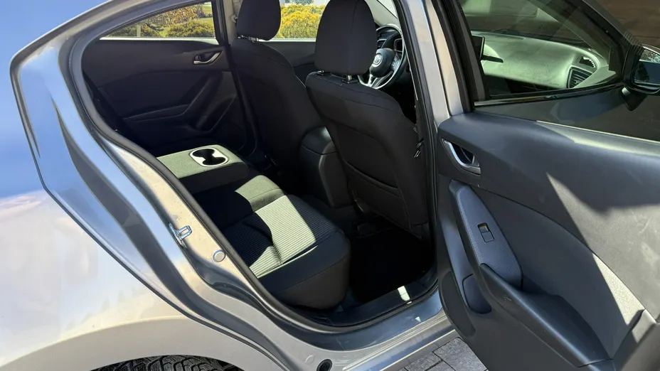 MAZDA 3 -