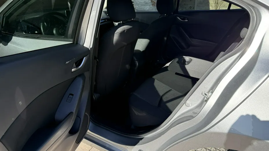 MAZDA 3 -