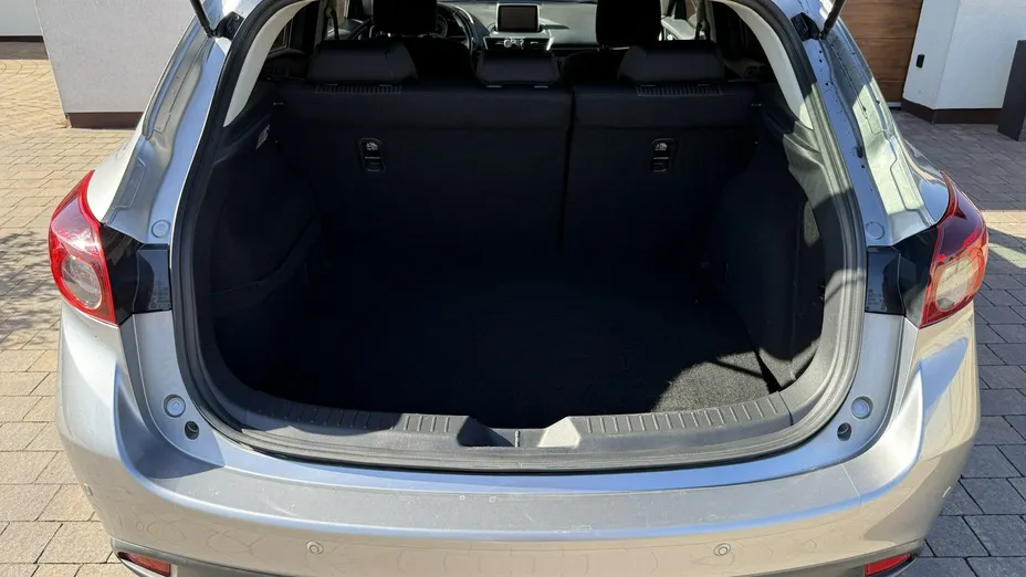 MAZDA 3 -
