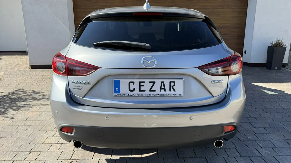 MAZDA 3 -