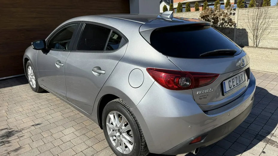 MAZDA 3 -