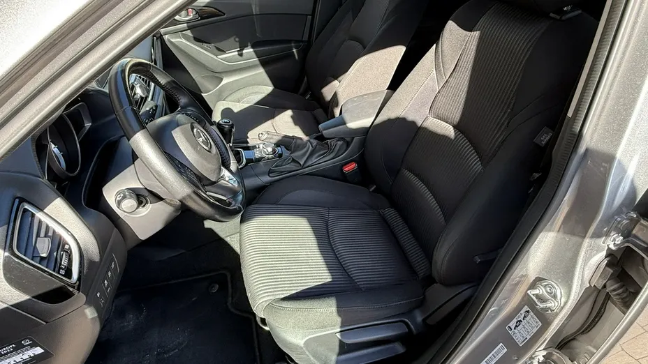 MAZDA 3 -