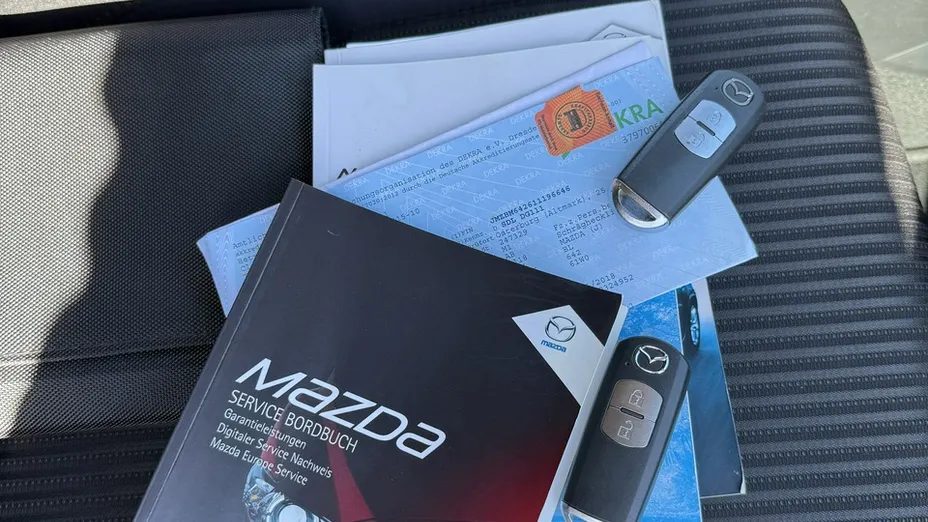 MAZDA 3 -
