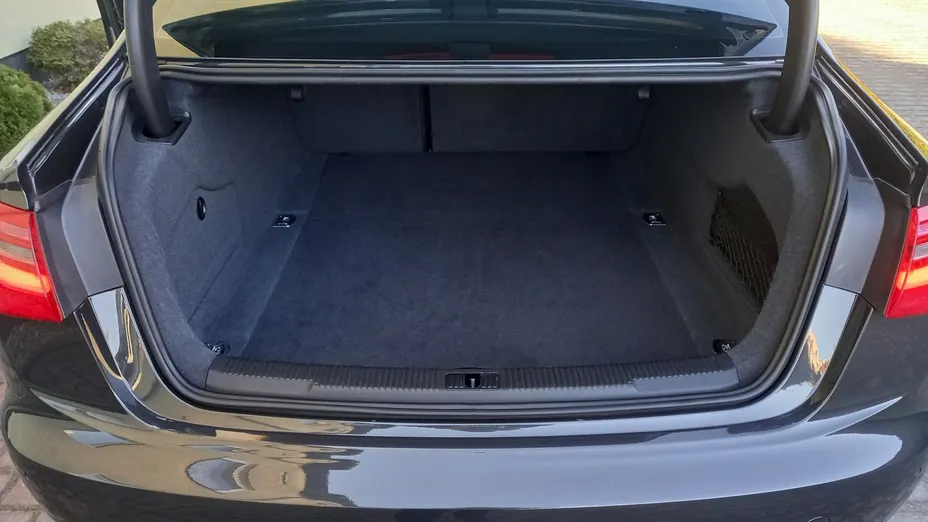 AUDI A6 -