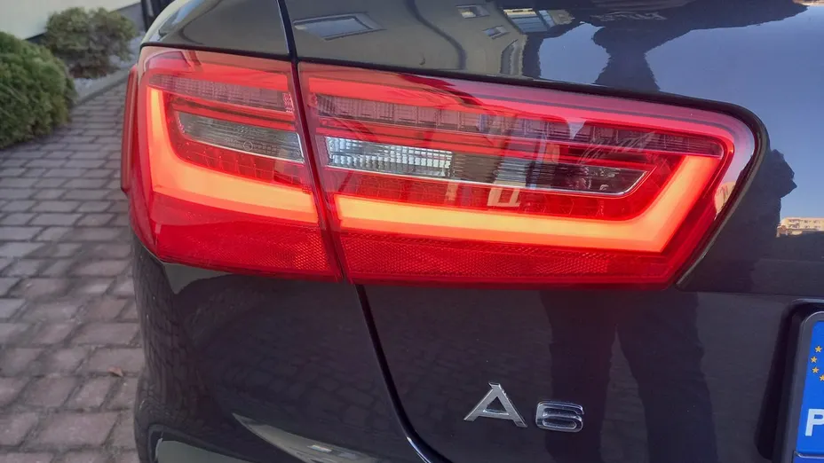 AUDI A6 -