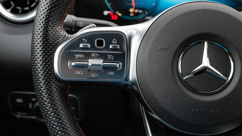 MERCEDES-BENZ GLB -