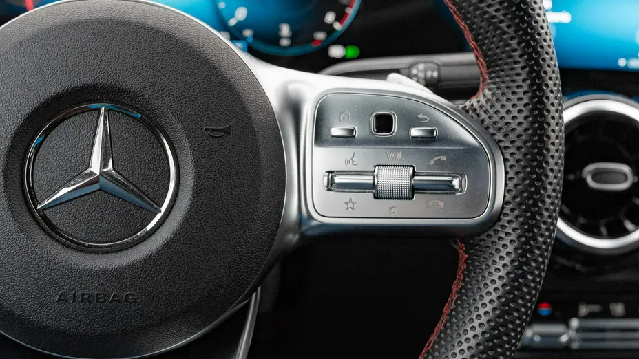 MERCEDES-BENZ GLB -