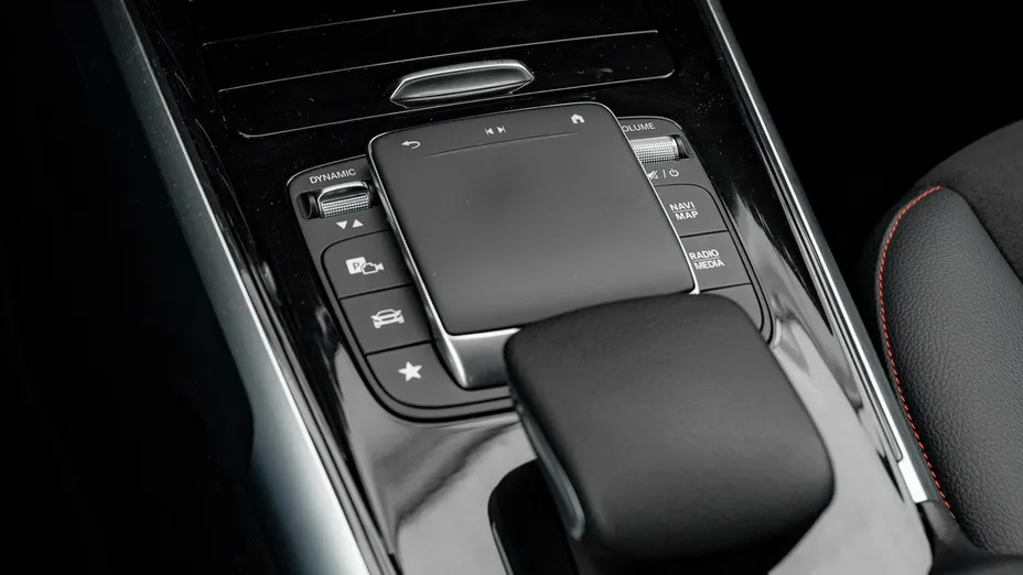 MERCEDES-BENZ GLB -