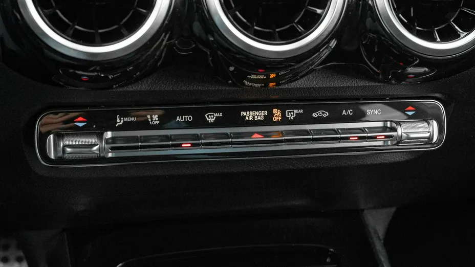 MERCEDES-BENZ GLB -