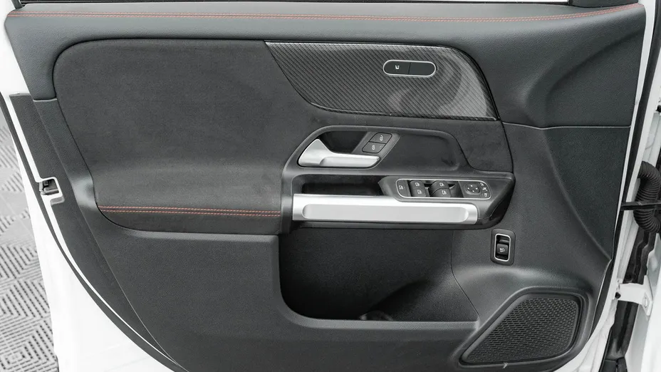 MERCEDES-BENZ GLB -