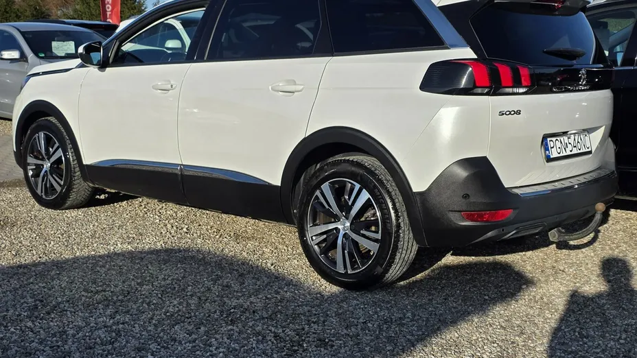 PEUGEOT 5008 -