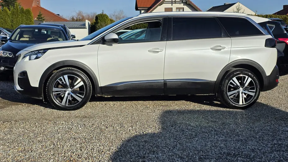PEUGEOT 5008 -