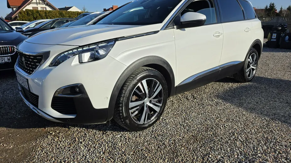 PEUGEOT 5008 -