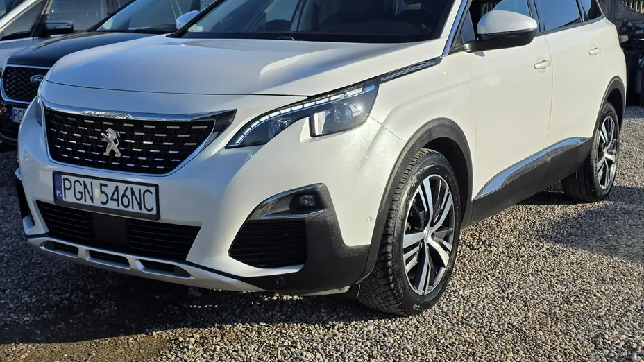 PEUGEOT 5008 -