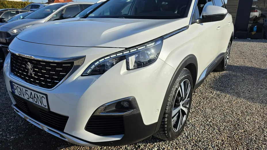 PEUGEOT 5008 -