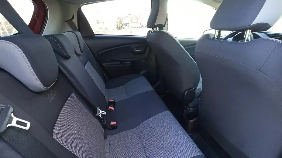 TOYOTA Yaris -