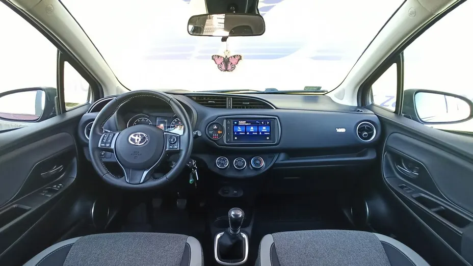 TOYOTA Yaris -