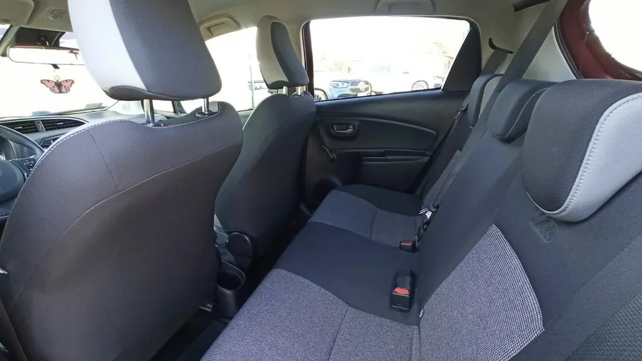 TOYOTA Yaris -