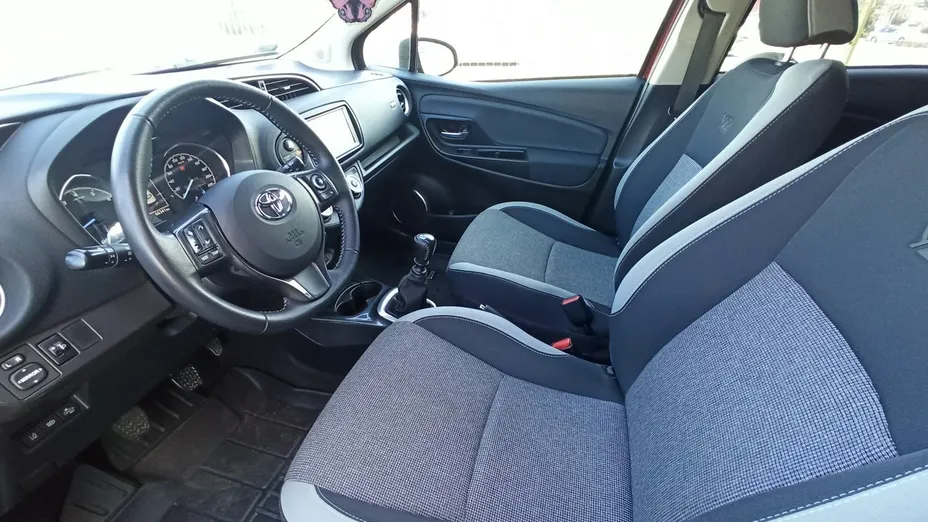 TOYOTA Yaris -