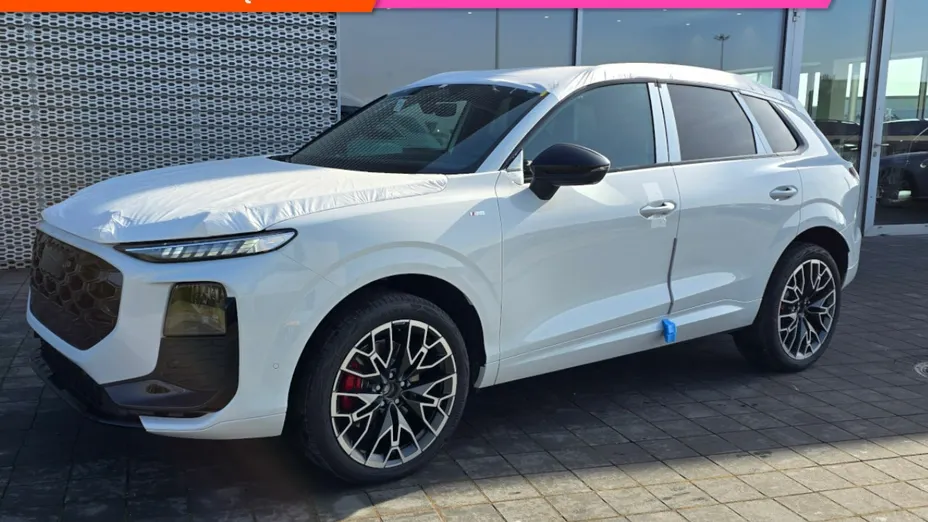 AUDI Q3 -