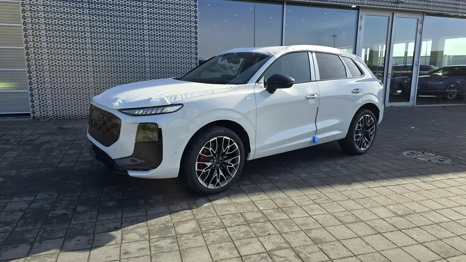 AUDI Q3 -