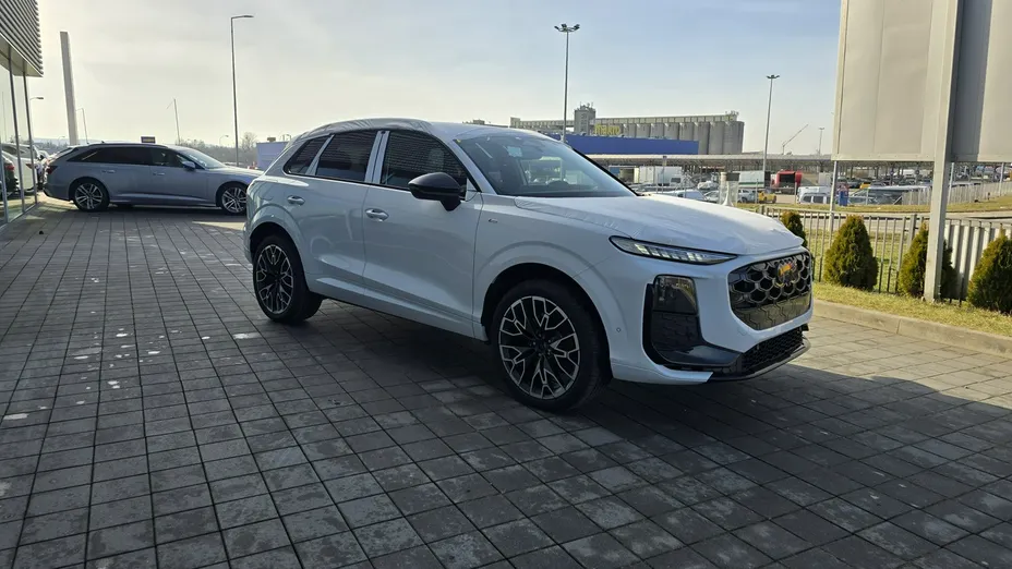 AUDI Q3 -