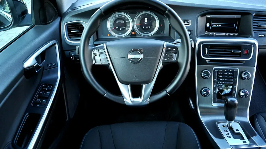 VOLVO S60 -