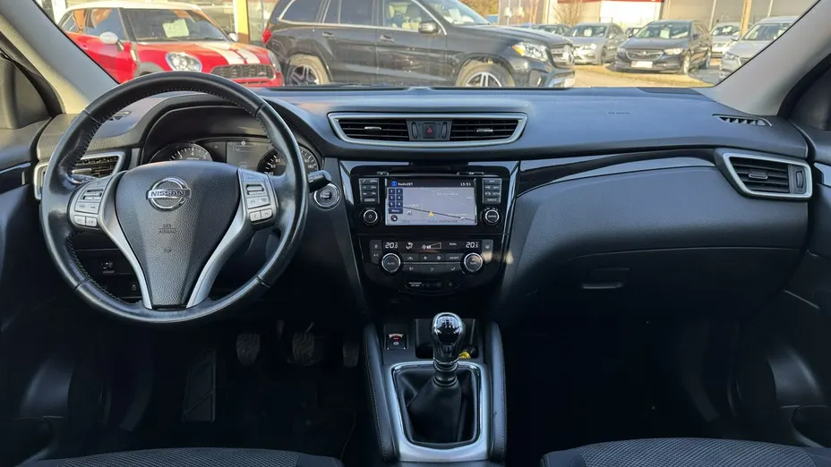 NISSAN Qashqai -