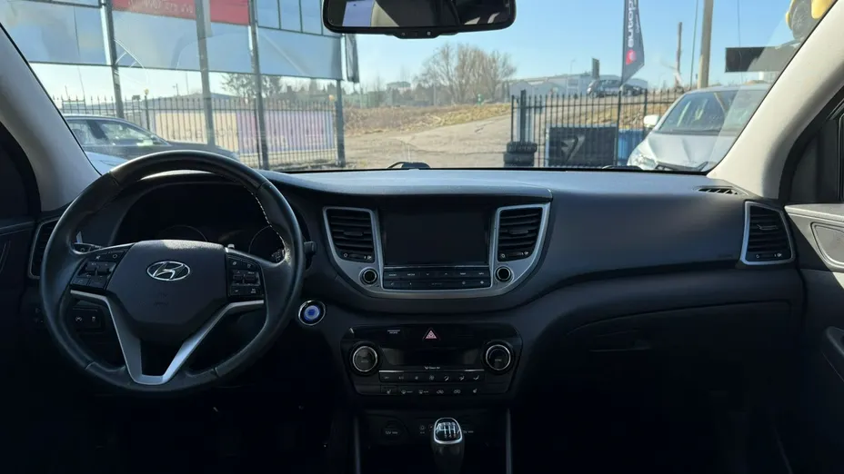 HYUNDAI Tucson -