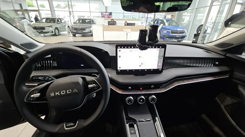 SKODA Superb -